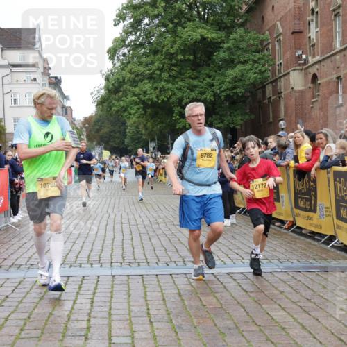 13.09.2026 - Kiel Lauf Yannick Fuchs http://msf.ph/oto/10418298 13.09.2026 09:39:41 Ziel 4090, 4862, 9351, 9444, 9782, 10303, 10769, 12172, 20, 3522, 4104, 5272, 5398, 5869, 7216, 7431, 8591, 8807, 12496, 12682, 12833, 2123, 2510, 4605, 6209, 8620, 9367, 10031, 11034, 20, 1702, 1927 meine-sportfotos.de