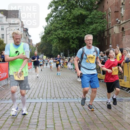 13.09.2026 - Kiel Lauf Yannick Fuchs http://msf.ph/oto/10418306 13.09.2026 09:39:42 Ziel 2510, 4090, 4605, 4862, 9351, 9367, 9444, 9782, 10303, 10769, 12172, 20, 3522, 4104, 5272, 5398, 5869, 7216, 7431, 8591, 8807, 12496, 12682, 12833, 2123, 3416, 5946, 6209, 8620, 10031, 11034, 20, 1702, 1927, 12496 meine-sportfotos.de