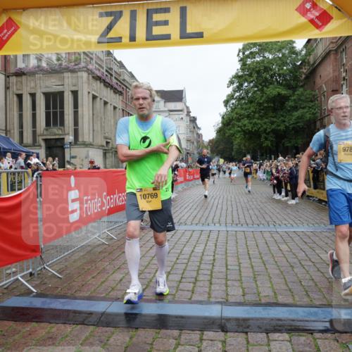 13.09.2026 - Kiel Lauf Yannick Fuchs http://msf.ph/oto/10418326 13.09.2026 09:39:43 Ziel 2510, 4090, 4605, 4862, 9351, 9367, 9444, 9782, 10303, 10769, 12172, 3522, 4104, 5272, 5398, 5869, 7216, 7431, 8591, 8807, 12496, 12682, 12833, 2123, 3416, 5946, 6209, 8620, 10031, 11034, 20, 1702, 1927, 12496 meine-sportfotos.de