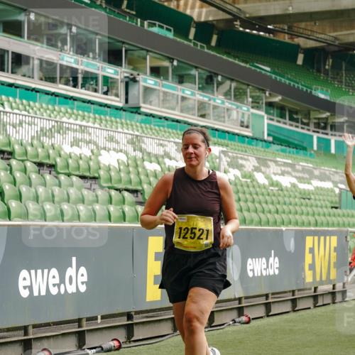 13.09.2026 - 21. swb-Marathon Bremen Michael Burmester http://msf.ph/oto/10418331 13.09.2026 10:43:07 Laufen im Stadion 10002, 10004, 10005, 10148, 10271, 10303, 10325, 10330, 10335, 10361, 10362, 10395, 10396, 10402, 10422, 10459, 10461, 10462, 10474, 10490, 10491, 10513, 10519, 10546, 10557, 10572, 10605, 10606, 10665, 10752, 10773, 10784, 10805, 10854, 10880, 10889, 10899, 10900, 10909, 10963, 10977, 11026, 11027, 11041, 11078, 11084, 11085, 11090, 11097, 11098, 11140, 11173, 11192, 11217, 11264, 11274, 11333, 11337, 11448, 11456, 11461, 11482 meine-sportfotos.de