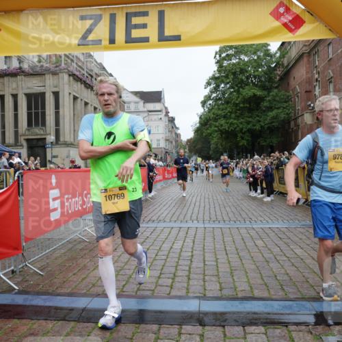 13.09.2026 - Kiel Lauf Yannick Fuchs http://msf.ph/oto/10418334 13.09.2026 09:39:43 Ziel 2510, 4090, 4605, 4862, 9351, 9367, 9444, 9782, 10303, 10769, 12172, 3522, 4104, 5272, 5398, 5869, 7216, 7431, 8591, 8807, 12496, 12682, 12833, 2123, 3416, 5946, 6209, 8620, 10031, 11034, 20, 1702, 1927, 12496 meine-sportfotos.de