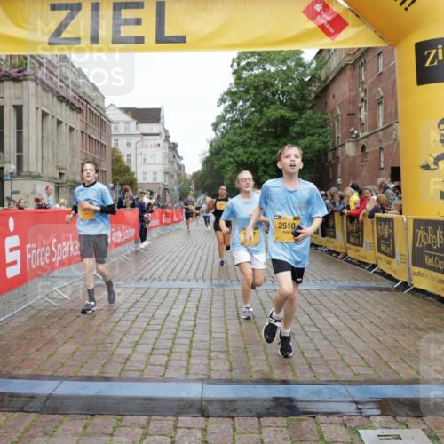 13.09.2026 - Kiel Lauf Yannick Fuchs http://msf.ph/oto/10418444 13.09.2026 09:39:49 Ziel 2123, 2510, 4090, 4605, 4862, 8620, 9367, 9782, 10031, 10769, 11034, 12172, 3522, 4104, 5272, 5398, 5869, 7216, 7431, 8591, 8807, 9351, 9444, 10303, 12833, 1120, 3416, 5081, 5946, 6209, 12715, 20, 5272, 5398, 5869, 7431, 12496, 12682, 12833 meine-sportfotos.de