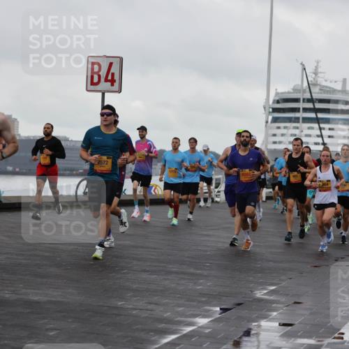 13.09.2026 - Kiel Lauf Andreas Tolksdorf http://msf.ph/oto/10418511 13.09.2026 10:57:09 Kiellinie 4, 9575, 2572, 12772, 8093, 902, 3 meine-sportfotos.de