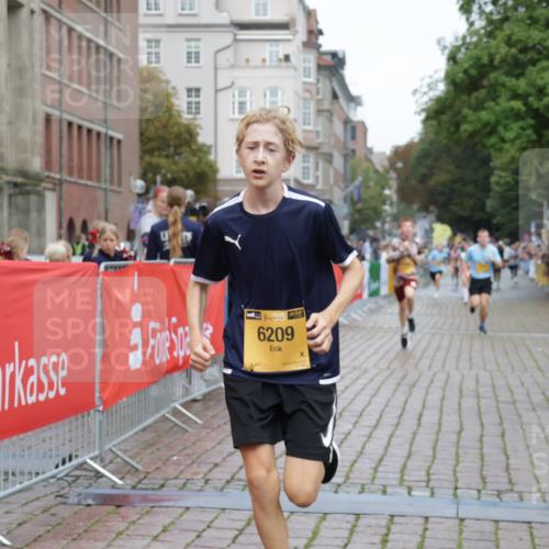 13.09.2026 - Kiel Lauf Yannick Fuchs http://msf.ph/oto/10418581 13.09.2026 09:39:58 Ziel 2123, 3416, 5946, 6209, 8620, 10031, 11034, 2510, 3522, 4090, 4104, 4605, 4862, 8591, 8807, 9351, 9367, 9444, 9782, 10303, 10769, 12172, 1120, 2546, 3724, 5081, 9734, 10413, 10418, 10825, 11410, 12715, 3522, 5272, 5398, 7216, 8591, 12833 meine-sportfotos.de