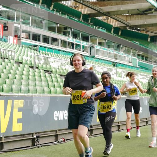13.09.2026 - 21. swb-Marathon Bremen Michael Burmester http://msf.ph/oto/10418611 13.09.2026 10:43:15 Laufen im Stadion 10002, 10004, 10005, 10148, 10271, 10303, 10325, 10330, 10335, 10361, 10362, 10395, 10396, 10402, 10459, 10474, 10490, 10491, 10513, 10519, 10546, 10557, 10572, 10605, 10606, 10665, 10752, 10756, 10773, 10779, 10784, 10805, 10854, 10880, 10882, 10899, 10900, 10909, 10963, 10977, 10997, 11026, 11027, 11041, 11078, 11084, 11085, 11090, 11097, 11098, 11140, 11173, 11192, 11217, 11264, 11274, 11333, 11337, 11448, 11456, 11461, 11482 meine-sportfotos.de