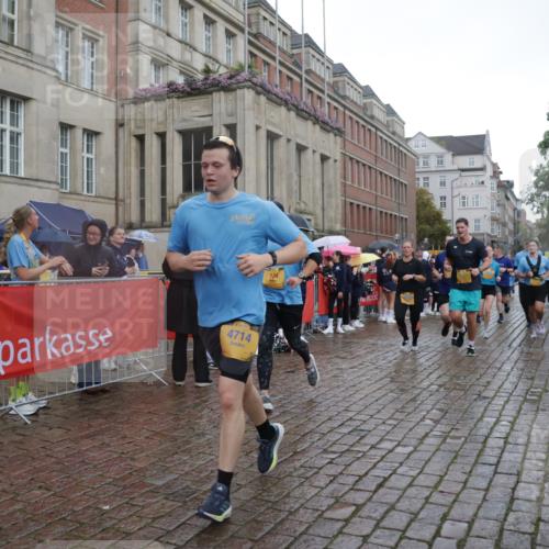 13.09.2026 - Kiel Lauf Yannick Fuchs http://msf.ph/oto/10418621 13.09.2026 10:50:44 Ziel 395, 715, 1737, 1921, 2029, 2521, 2530, 2578, 3238, 3295, 4279, 4875, 5426, 5430, 7224, 7229, 7314, 8105, 8768, 8848, 9013, 9508, 9599, 9798, 10028, 10029, 10192, 10198, 10391, 10968, 11684, 11960, 12092, 12262, 12602, 124, 177, 213, 274, 576, 706, 707, 807, 835, 952, 1008, 1124, 1154, 1779, 1904, 1980, 3032, 3214, 3216, 3436, 3737, 3769, 3889, 3929, 4270, 4714, 4743, 4922, 5100, 5394, 5456, 5549, 5800, 6127, 6248, 6250, 6666, 6864, 7266, 7520, 8131 meine-sportfotos.de