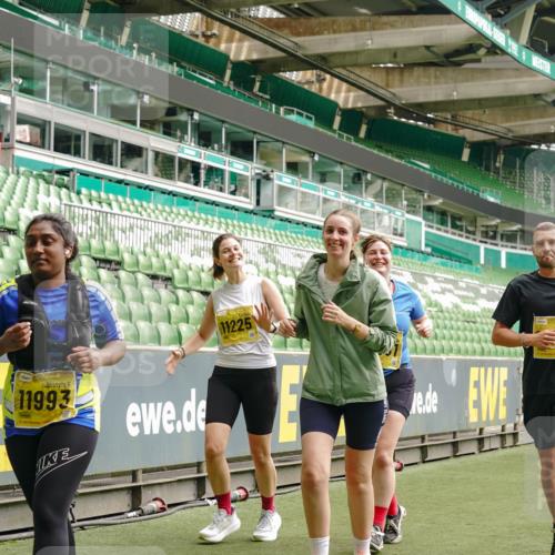 13.09.2026 - 21. swb-Marathon Bremen Michael Burmester http://msf.ph/oto/10418640 13.09.2026 10:43:16 Laufen im Stadion 10002, 10004, 10005, 10148, 10271, 10303, 10325, 10330, 10335, 10361, 10362, 10395, 10396, 10402, 10459, 10474, 10490, 10491, 10513, 10519, 10546, 10557, 10572, 10605, 10606, 10665, 10752, 10756, 10773, 10779, 10784, 10805, 10854, 10880, 10882, 10899, 10900, 10909, 10963, 10977, 10997, 11026, 11027, 11041, 11078, 11084, 11085, 11090, 11097, 11098, 11140, 11173, 11192, 11217, 11264, 11274, 11333, 11337, 11448, 11456, 11461, 11482 meine-sportfotos.de