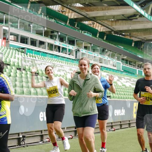 13.09.2026 - 21. swb-Marathon Bremen Michael Burmester http://msf.ph/oto/10418668 13.09.2026 10:43:16 Laufen im Stadion 10002, 10004, 10005, 10148, 10271, 10303, 10325, 10330, 10335, 10361, 10362, 10395, 10396, 10402, 10459, 10474, 10490, 10491, 10513, 10519, 10546, 10557, 10572, 10605, 10606, 10665, 10752, 10756, 10773, 10779, 10784, 10805, 10854, 10880, 10882, 10899, 10900, 10909, 10963, 10977, 10997, 11026, 11027, 11041, 11078, 11084, 11085, 11090, 11097, 11098, 11140, 11173, 11192, 11217, 11264, 11274, 11333, 11337, 11448, 11456, 11461, 11482 meine-sportfotos.de