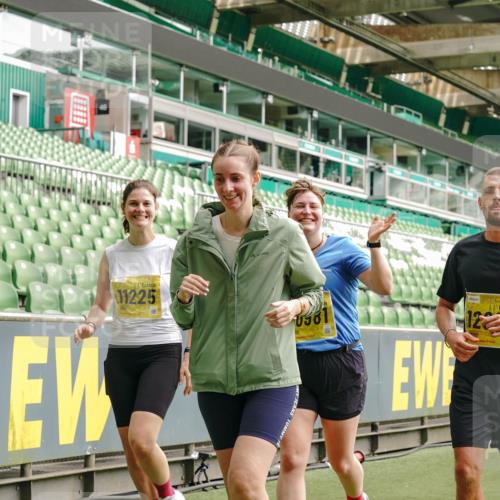 13.09.2026 - 21. swb-Marathon Bremen Michael Burmester http://msf.ph/oto/10418681 13.09.2026 10:43:17 Laufen im Stadion 10002, 10004, 10005, 10148, 10271, 10303, 10325, 10330, 10335, 10361, 10362, 10395, 10396, 10402, 10459, 10474, 10490, 10491, 10513, 10519, 10546, 10557, 10572, 10605, 10606, 10665, 10752, 10756, 10773, 10779, 10784, 10805, 10854, 10880, 10882, 10899, 10900, 10909, 10963, 10977, 10997, 11026, 11027, 11041, 11078, 11084, 11085, 11090, 11097, 11098, 11140, 11173, 11192, 11217, 11264, 11274, 11333, 11337, 11448, 11456, 11461, 11482 meine-sportfotos.de