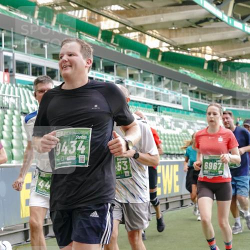 13.09.2026 - 21. swb-Marathon Bremen Michael Burmester http://msf.ph/oto/10418688 13.09.2026 13:20:42 Laufen im Stadion 333, 423, 464, 512, 620, 704, 782, 938, 1066, 1129, 1156, 1158, 1177, 1316, 1409, 1439, 1446, 1676, 1697, 1756, 1808, 1815, 1846, 1916, 2010, 2028, 2064, 2139, 2201, 2240, 2258, 2278, 2315, 2349, 2394, 2395, 2414, 2417, 2437, 2501, 2519, 2533, 2551, 2588, 2626, 2689, 2694, 2695, 2702, 2703, 2722, 2736, 2756, 2793, 2828, 2886, 2954, 3004, 3010, 3017, 3018, 3035, 3036, 3037, 3059, 3070, 3074, 3102, 3116, 3139, 3144, 3243, 3263, 3264, 3310, 3315 meine-sportfotos.de