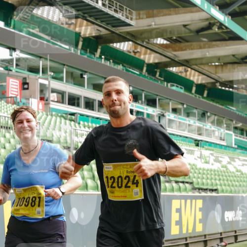 13.09.2026 - 21. swb-Marathon Bremen Michael Burmester http://msf.ph/oto/10418715 13.09.2026 10:43:18 Laufen im Stadion 10002, 10004, 10005, 10148, 10271, 10303, 10325, 10330, 10335, 10361, 10362, 10395, 10396, 10402, 10459, 10474, 10490, 10491, 10513, 10519, 10546, 10557, 10572, 10605, 10606, 10665, 10752, 10756, 10773, 10779, 10784, 10805, 10854, 10880, 10882, 10899, 10900, 10909, 10963, 10977, 10997, 11026, 11027, 11041, 11078, 11084, 11085, 11090, 11097, 11098, 11140, 11173, 11192, 11217, 11264, 11274, 11333, 11337, 11448, 11456, 11461, 11482 meine-sportfotos.de