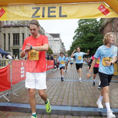 13.09.2026 - Kiel Lauf Yannick Fuchs http://msf.ph/oto/10418817 13.09.2026 09:40:20 Ziel 2284, 2546, 2695, 3724, 4987, 9734, 10413, 10418, 10825, 10971, 11410, 1120, 2123, 2510, 3416, 4090, 4605, 5081, 5946, 6209, 8620, 9367, 10031, 11034, 12715, 1081, 2847, 3552, 3694, 6563, 7131, 7239, 7730, 11750, 2510, 4090, 4605, 4862, 9367, 9782, 10303, 10769, 12172 meine-sportfotos.de