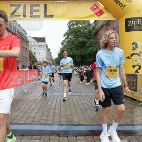 13.09.2026 - Kiel Lauf Yannick Fuchs http://msf.ph/oto/10418830 13.09.2026 09:40:20 Ziel 2284, 2546, 2695, 3724, 4987, 9734, 10413, 10418, 10825, 10971, 11410, 1120, 2123, 2510, 3416, 4090, 4605, 5081, 5946, 6209, 8620, 9367, 10031, 11034, 12715, 1081, 2847, 3552, 3694, 6563, 7131, 7239, 7730, 11750, 2510, 4090, 4605, 4862, 9367, 9782, 10303, 10769, 12172 meine-sportfotos.de