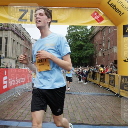 13.09.2026 - Kiel Lauf Yannick Fuchs http://msf.ph/oto/10418860 13.09.2026 09:40:22 Ziel 2284, 2546, 2695, 3694, 3724, 4987, 9734, 10413, 10418, 10825, 10971, 11410, 1120, 2123, 2510, 2546, 3416, 4605, 5081, 5946, 6209, 8620, 9367, 10031, 11034, 12715, 420, 1081, 2847, 3552, 6563, 7131, 7239, 7730, 11750, 12225, 2510, 4090, 4605, 4862, 8620, 9367, 9782, 10769, 12172 meine-sportfotos.de