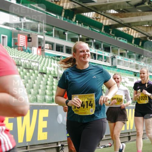 13.09.2026 - 21. swb-Marathon Bremen Michael Burmester http://msf.ph/oto/10418889 13.09.2026 10:43:23 Laufen im Stadion 10002, 10004, 10005, 10148, 10271, 10303, 10325, 10330, 10335, 10361, 10362, 10395, 10396, 10402, 10459, 10474, 10490, 10491, 10513, 10519, 10557, 10572, 10605, 10606, 10629, 10665, 10752, 10756, 10773, 10779, 10784, 10805, 10854, 10880, 10882, 10899, 10900, 10909, 10963, 10997, 11026, 11027, 11041, 11078, 11084, 11085, 11090, 11097, 11098, 11140, 11173, 11192, 11217, 11264, 11274, 11333, 11337, 11355, 11408, 11448, 11456, 11461, 11482 meine-sportfotos.de