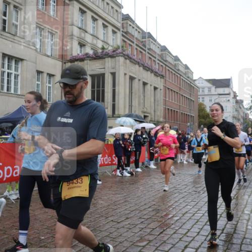 13.09.2026 - Kiel Lauf Yannick Fuchs http://msf.ph/oto/10418893 13.09.2026 10:51:05 Ziel 386, 638, 1442, 1758, 2247, 2730, 3873, 4106, 4258, 4259, 4273, 4354, 4745, 5999, 6293, 6557, 7013, 7469, 8464, 9007, 10455, 11281, 11910, 395, 715, 952, 1737, 1904, 1921, 2029, 2521, 2530, 2578, 2772, 3238, 3295, 4279, 4354, 4875, 5426, 5430, 5549, 5800, 5992, 6666, 6864, 7224, 7229, 7266, 7314, 8105, 8131, 8215, 8768, 8848, 9092, 9508, 9599, 9689, 9798, 10028, 10029, 10192, 10198, 10391, 10968, 11454, 11684, 11960, 12092, 12262, 238, 251, 1904, 5800 meine-sportfotos.de