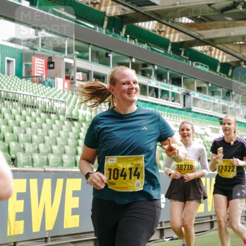 13.09.2026 - 21. swb-Marathon Bremen Michael Burmester http://msf.ph/oto/10418906 13.09.2026 10:43:23 Laufen im Stadion 10002, 10004, 10005, 10148, 10271, 10303, 10325, 10330, 10335, 10361, 10362, 10395, 10396, 10402, 10459, 10474, 10490, 10491, 10513, 10519, 10557, 10572, 10605, 10606, 10629, 10665, 10752, 10756, 10773, 10779, 10784, 10805, 10854, 10880, 10882, 10899, 10900, 10909, 10963, 10997, 11026, 11027, 11041, 11078, 11084, 11085, 11090, 11097, 11098, 11140, 11173, 11192, 11217, 11264, 11274, 11333, 11337, 11355, 11408, 11448, 11456, 11461, 11482 meine-sportfotos.de