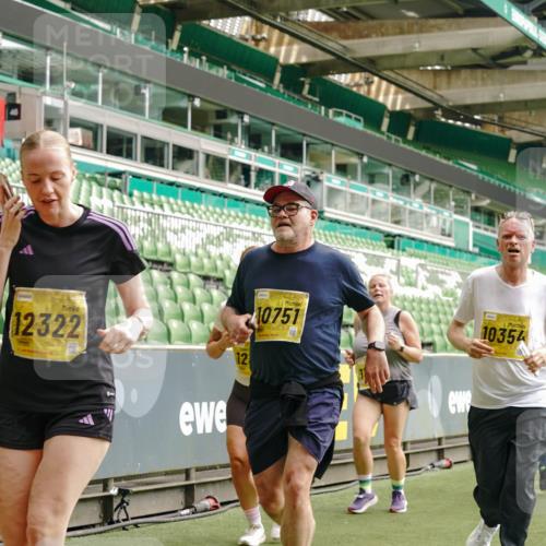 13.09.2026 - 21. swb-Marathon Bremen Michael Burmester http://msf.ph/oto/10418985 13.09.2026 10:43:25 Laufen im Stadion 10002, 10004, 10005, 10148, 10271, 10303, 10325, 10330, 10335, 10361, 10362, 10395, 10396, 10402, 10459, 10474, 10490, 10491, 10513, 10519, 10557, 10572, 10605, 10606, 10629, 10665, 10752, 10756, 10773, 10779, 10784, 10805, 10854, 10880, 10882, 10899, 10900, 10909, 10963, 10997, 11026, 11027, 11041, 11078, 11084, 11085, 11090, 11097, 11098, 11140, 11173, 11192, 11217, 11264, 11274, 11307, 11333, 11337, 11355, 11408, 11448, 11456, 11461, 11482 meine-sportfotos.de