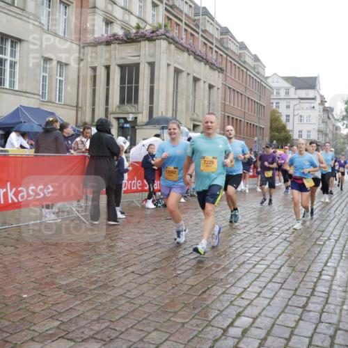 13.09.2026 - Kiel Lauf Yannick Fuchs http://msf.ph/oto/10418988 13.09.2026 10:51:11 Ziel 251, 260, 386, 638, 1758, 2247, 2672, 2730, 3873, 4106, 4258, 4259, 4271, 4273, 4745, 5525, 5999, 6293, 6948, 7469, 8464, 9007, 9742, 10455, 11154, 11214, 11281, 11579, 11910, 12823, 715, 1442, 2029, 2521, 2578, 2772, 3238, 3295, 4279, 4354, 4875, 5426, 5430, 5992, 6557, 7013, 7224, 7229, 7314, 8105, 8215, 8768, 8848, 9092, 9508, 9599, 9689, 9798, 10028, 10029, 10192, 10198, 10391, 10968, 11454, 11684, 11960, 12092, 12262, 238, 1904, 5800 meine-sportfotos.de