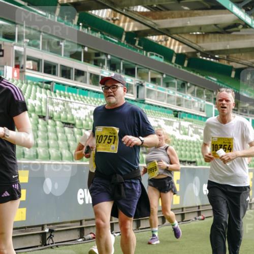 13.09.2026 - 21. swb-Marathon Bremen Michael Burmester http://msf.ph/oto/10419016 13.09.2026 10:43:25 Laufen im Stadion 10002, 10004, 10005, 10148, 10271, 10303, 10325, 10330, 10335, 10361, 10362, 10395, 10396, 10402, 10459, 10474, 10490, 10491, 10513, 10519, 10557, 10572, 10605, 10606, 10629, 10665, 10752, 10756, 10773, 10779, 10784, 10805, 10854, 10880, 10882, 10899, 10900, 10909, 10963, 10997, 11026, 11027, 11041, 11078, 11084, 11085, 11090, 11097, 11098, 11140, 11173, 11192, 11217, 11264, 11274, 11307, 11333, 11337, 11355, 11408, 11448, 11456, 11461, 11482 meine-sportfotos.de