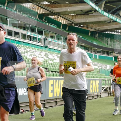 13.09.2026 - 21. swb-Marathon Bremen Michael Burmester http://msf.ph/oto/10419035 13.09.2026 10:43:26 Laufen im Stadion 10002, 10004, 10005, 10148, 10271, 10303, 10325, 10330, 10335, 10361, 10362, 10395, 10396, 10402, 10459, 10474, 10490, 10491, 10513, 10519, 10557, 10572, 10605, 10606, 10629, 10665, 10752, 10756, 10773, 10779, 10784, 10805, 10854, 10880, 10882, 10899, 10900, 10997, 11026, 11027, 11041, 11078, 11084, 11085, 11090, 11097, 11098, 11140, 11173, 11192, 11217, 11264, 11274, 11307, 11333, 11337, 11355, 11408, 11448, 11456, 11461, 11482 meine-sportfotos.de