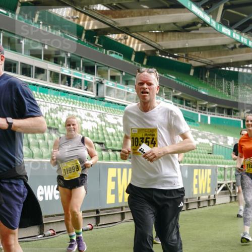 13.09.2026 - 21. swb-Marathon Bremen Michael Burmester http://msf.ph/oto/10419045 13.09.2026 10:43:26 Laufen im Stadion 10002, 10004, 10005, 10148, 10271, 10303, 10325, 10330, 10335, 10361, 10362, 10395, 10396, 10402, 10459, 10474, 10490, 10491, 10513, 10519, 10557, 10572, 10605, 10606, 10629, 10665, 10752, 10756, 10773, 10779, 10784, 10805, 10854, 10880, 10882, 10899, 10900, 10997, 11026, 11027, 11041, 11078, 11084, 11085, 11090, 11097, 11098, 11140, 11173, 11192, 11217, 11264, 11274, 11307, 11333, 11337, 11355, 11408, 11448, 11456, 11461, 11482 meine-sportfotos.de
