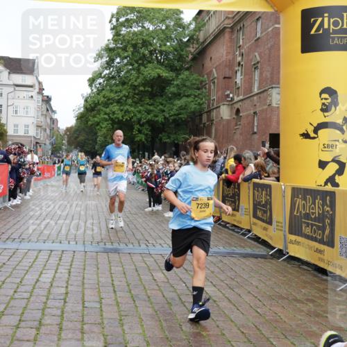 13.09.2026 - Kiel Lauf Yannick Fuchs http://msf.ph/oto/10419058 13.09.2026 09:40:35 Ziel 1081, 2695, 2847, 3552, 3694, 6563, 7131, 7239, 7730, 11750, 1120, 2284, 2546, 2695, 3416, 3724, 4987, 5081, 5946, 9734, 10413, 10418, 10825, 10971, 11410, 12715, 420, 1630, 5039, 6299, 8493, 8636, 9578, 9726, 10353, 11792, 12225, 2123, 3416, 5946, 6209, 10031, 11034 meine-sportfotos.de