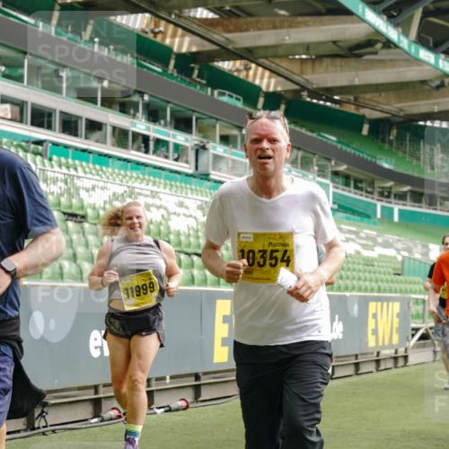 13.09.2026 - 21. swb-Marathon Bremen Michael Burmester http://msf.ph/oto/10419064 13.09.2026 10:43:26 Laufen im Stadion 10002, 10004, 10005, 10148, 10271, 10303, 10325, 10330, 10335, 10361, 10362, 10395, 10396, 10402, 10459, 10474, 10490, 10491, 10513, 10519, 10557, 10572, 10605, 10606, 10629, 10665, 10752, 10756, 10773, 10779, 10784, 10805, 10854, 10880, 10882, 10899, 10900, 10997, 11026, 11027, 11041, 11078, 11084, 11085, 11090, 11097, 11098, 11140, 11173, 11192, 11217, 11264, 11274, 11307, 11333, 11337, 11355, 11408, 11448, 11456, 11461, 11482 meine-sportfotos.de
