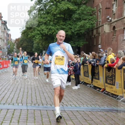 13.09.2026 - Kiel Lauf Yannick Fuchs http://msf.ph/oto/10419068 13.09.2026 09:40:36 Ziel 1081, 2847, 3552, 3694, 6563, 7131, 7239, 7730, 11750, 12225, 1120, 2284, 2546, 2695, 3416, 3694, 3724, 4987, 5081, 5946, 9734, 10413, 10418, 10825, 10971, 11410, 12715, 420, 1630, 5039, 6299, 8493, 8636, 9578, 9726, 10353, 11792, 2123, 3416, 5946, 6209 meine-sportfotos.de