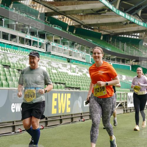 13.09.2026 - 21. swb-Marathon Bremen Michael Burmester http://msf.ph/oto/10419082 13.09.2026 10:43:27 Laufen im Stadion 10002, 10004, 10005, 10148, 10271, 10295, 10303, 10325, 10330, 10335, 10361, 10362, 10395, 10396, 10402, 10459, 10474, 10490, 10491, 10513, 10519, 10557, 10572, 10605, 10606, 10629, 10665, 10752, 10756, 10773, 10779, 10784, 10805, 10854, 10880, 10882, 10899, 10900, 10997, 11026, 11027, 11041, 11078, 11084, 11085, 11090, 11097, 11098, 11140, 11173, 11192, 11217, 11264, 11274, 11307, 11333, 11337, 11355, 11408, 11448, 11456, 11461, 11482 meine-sportfotos.de