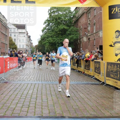 13.09.2026 - Kiel Lauf Yannick Fuchs http://msf.ph/oto/10419083 13.09.2026 09:40:36 Ziel 1081, 2847, 3552, 3694, 6563, 7131, 7239, 7730, 11750, 12225, 1120, 2284, 2546, 2695, 3416, 3694, 3724, 4987, 5081, 5946, 9734, 10413, 10418, 10825, 10971, 11410, 12715, 420, 1630, 5039, 6299, 8493, 8636, 9578, 9726, 10353, 11792, 2123, 3416, 5946, 6209 meine-sportfotos.de