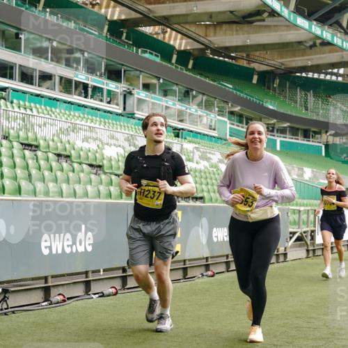 13.09.2026 - 21. swb-Marathon Bremen Michael Burmester http://msf.ph/oto/10419134 13.09.2026 10:43:29 Laufen im Stadion 10002, 10004, 10005, 10148, 10271, 10295, 10303, 10325, 10330, 10335, 10361, 10362, 10395, 10396, 10402, 10459, 10474, 10490, 10491, 10513, 10557, 10572, 10605, 10606, 10629, 10665, 10752, 10756, 10773, 10779, 10784, 10805, 10854, 10880, 10882, 10899, 10900, 10997, 10999, 11026, 11027, 11041, 11078, 11084, 11085, 11090, 11097, 11098, 11140, 11173, 11192, 11217, 11233, 11264, 11274, 11307, 11333, 11337, 11355, 11408, 11448, 11456, 11461, 11482 meine-sportfotos.de