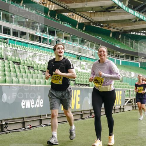 13.09.2026 - 21. swb-Marathon Bremen Michael Burmester http://msf.ph/oto/10419158 13.09.2026 10:43:29 Laufen im Stadion 10002, 10004, 10005, 10148, 10271, 10295, 10303, 10325, 10330, 10335, 10361, 10362, 10395, 10396, 10402, 10459, 10474, 10490, 10491, 10513, 10557, 10572, 10605, 10606, 10629, 10665, 10752, 10756, 10773, 10779, 10784, 10805, 10854, 10880, 10882, 10899, 10900, 10997, 10999, 11026, 11027, 11041, 11078, 11084, 11085, 11090, 11097, 11098, 11140, 11173, 11192, 11217, 11233, 11264, 11274, 11307, 11333, 11337, 11355, 11408, 11448, 11456, 11461, 11482 meine-sportfotos.de