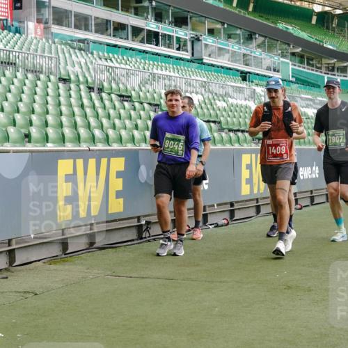 13.09.2026 - 21. swb-Marathon Bremen Michael Burmester http://msf.ph/oto/10419167 13.09.2026 13:20:55 Laufen im Stadion 258, 423, 441, 464, 601, 620, 704, 782, 1060, 1066, 1094, 1129, 1156, 1158, 1177, 1316, 1409, 1439, 1446, 1518, 1676, 1697, 1756, 1808, 1815, 1846, 1916, 2010, 2028, 2064, 2139, 2201, 2258, 2278, 2349, 2394, 2395, 2414, 2417, 2437, 2501, 2519, 2533, 2551, 2588, 2626, 2694, 2695, 2702, 2722, 2736, 2756, 2793, 2828, 2886, 2954, 2995, 3004, 3010, 3017, 3018, 3022, 3034, 3035, 3036, 3037, 3059, 3070, 3074, 3102, 3116, 3139, 3144, 3225, 3243, 3263, 3264, 3310, 3315 meine-sportfotos.de