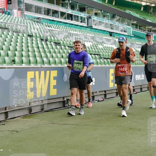 13.09.2026 - 21. swb-Marathon Bremen Michael Burmester http://msf.ph/oto/10419177 13.09.2026 13:20:55 Laufen im Stadion 258, 423, 441, 464, 601, 620, 704, 782, 1060, 1066, 1094, 1129, 1156, 1158, 1177, 1316, 1409, 1439, 1446, 1518, 1676, 1697, 1756, 1808, 1815, 1846, 1916, 2010, 2028, 2064, 2139, 2201, 2258, 2278, 2349, 2394, 2395, 2414, 2417, 2437, 2501, 2519, 2533, 2551, 2588, 2626, 2694, 2695, 2702, 2722, 2736, 2756, 2793, 2828, 2886, 2954, 2995, 3004, 3010, 3017, 3018, 3022, 3034, 3035, 3036, 3037, 3059, 3070, 3074, 3102, 3116, 3139, 3144, 3225, 3243, 3263, 3264, 3310, 3315 meine-sportfotos.de
