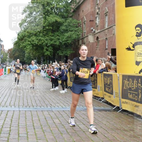 13.09.2026 - Kiel Lauf Yannick Fuchs http://msf.ph/oto/10419186 13.09.2026 09:40:42 Ziel 420, 3552, 6563, 7131, 7239, 7730, 10353, 11750, 11792, 12225, 1081, 2284, 2546, 2695, 2847, 3694, 3724, 4987, 5081, 7239, 9734, 10413, 10418, 10825, 10971, 11410, 12715, 1630, 1787, 5039, 6299, 8389, 8493, 8636, 9578, 9726, 10202, 1120, 3416, 5081, 5946, 12715 meine-sportfotos.de