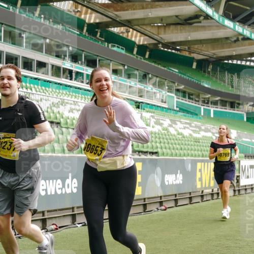 13.09.2026 - 21. swb-Marathon Bremen Michael Burmester http://msf.ph/oto/10419207 13.09.2026 10:43:30 Laufen im Stadion 10002, 10004, 10005, 10148, 10271, 10295, 10303, 10325, 10330, 10335, 10361, 10362, 10395, 10396, 10402, 10459, 10474, 10490, 10491, 10513, 10557, 10572, 10605, 10606, 10629, 10665, 10752, 10756, 10773, 10779, 10784, 10805, 10854, 10880, 10882, 10899, 10900, 10997, 10999, 11026, 11027, 11041, 11078, 11084, 11085, 11090, 11097, 11098, 11140, 11173, 11192, 11217, 11233, 11264, 11274, 11307, 11333, 11337, 11355, 11408, 11448, 11456, 11461, 11482 meine-sportfotos.de