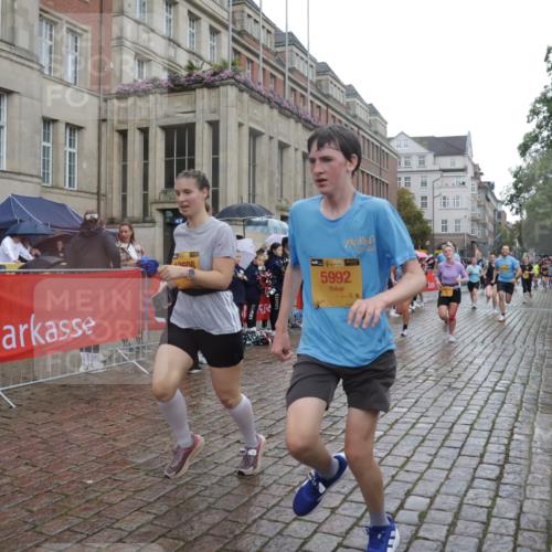 13.09.2026 - Kiel Lauf Yannick Fuchs http://msf.ph/oto/10419215 13.09.2026 10:51:25 Ziel 238, 240, 251, 260, 680, 901, 2035, 2803, 3029, 3751, 3879, 4040, 4205, 4619, 5735, 6663, 6865, 7043, 7914, 8373, 9030, 9699, 9742, 9834, 9951, 9970, 10459, 10474, 10617, 11171, 12019, 12237, 12300, 12420, 12644, 260, 386, 638, 1442, 1758, 2247, 2672, 2730, 2772, 3873, 4106, 4258, 4259, 4271, 4273, 4354, 4745, 5525, 5992, 5999, 6293, 6557, 6948, 7013, 7469, 8215, 8464, 9007, 9092, 9689, 11454, 101, 201, 310, 1754, 2393, 2468, 3013, 4084, 5174, 7141, 715 meine-sportfotos.de