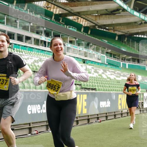 13.09.2026 - 21. swb-Marathon Bremen Michael Burmester http://msf.ph/oto/10419221 13.09.2026 10:43:30 Laufen im Stadion 10002, 10004, 10005, 10148, 10271, 10295, 10303, 10325, 10330, 10335, 10361, 10362, 10395, 10396, 10402, 10459, 10474, 10490, 10491, 10513, 10557, 10572, 10605, 10606, 10629, 10665, 10752, 10756, 10773, 10779, 10784, 10805, 10854, 10880, 10882, 10899, 10900, 10997, 10999, 11026, 11027, 11041, 11078, 11084, 11085, 11090, 11097, 11098, 11140, 11173, 11192, 11217, 11233, 11264, 11274, 11307, 11333, 11337, 11355, 11408, 11448, 11456, 11461, 11482 meine-sportfotos.de