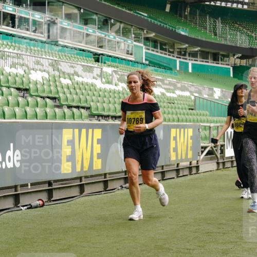 13.09.2026 - 21. swb-Marathon Bremen Michael Burmester http://msf.ph/oto/10419244 13.09.2026 10:43:32 Laufen im Stadion 10002, 10004, 10005, 10148, 10271, 10295, 10303, 10325, 10330, 10335, 10361, 10362, 10395, 10396, 10402, 10459, 10474, 10490, 10491, 10513, 10557, 10572, 10605, 10606, 10629, 10665, 10752, 10756, 10773, 10779, 10784, 10805, 10854, 10880, 10882, 10899, 10900, 10997, 10999, 11026, 11027, 11041, 11078, 11084, 11085, 11090, 11097, 11098, 11140, 11173, 11192, 11217, 11233, 11264, 11274, 11307, 11333, 11337, 11355, 11408, 11448, 11456, 11461, 11482 meine-sportfotos.de