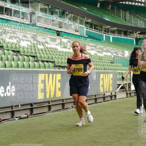 13.09.2026 - 21. swb-Marathon Bremen Michael Burmester http://msf.ph/oto/10419251 13.09.2026 10:43:32 Laufen im Stadion 10002, 10004, 10005, 10148, 10271, 10295, 10303, 10325, 10330, 10335, 10361, 10362, 10395, 10396, 10402, 10459, 10474, 10490, 10491, 10513, 10557, 10572, 10605, 10606, 10629, 10665, 10752, 10756, 10773, 10779, 10784, 10805, 10854, 10880, 10882, 10899, 10900, 10997, 10999, 11026, 11027, 11041, 11078, 11084, 11085, 11090, 11097, 11098, 11140, 11173, 11192, 11217, 11233, 11264, 11274, 11307, 11333, 11337, 11355, 11408, 11448, 11456, 11461, 11482 meine-sportfotos.de