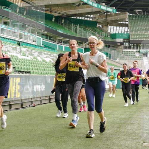 13.09.2026 - 21. swb-Marathon Bremen Michael Burmester http://msf.ph/oto/10419279 13.09.2026 10:43:33 Laufen im Stadion 10002, 10004, 10005, 10148, 10271, 10295, 10303, 10325, 10330, 10335, 10361, 10362, 10395, 10396, 10402, 10459, 10474, 10490, 10491, 10513, 10557, 10572, 10605, 10606, 10629, 10665, 10752, 10756, 10773, 10779, 10784, 10805, 10854, 10880, 10882, 10899, 10900, 10997, 10999, 11026, 11027, 11041, 11078, 11084, 11085, 11090, 11097, 11098, 11140, 11173, 11192, 11217, 11233, 11264, 11274, 11307, 11333, 11337, 11355, 11408, 11448, 11456, 11461, 11482 meine-sportfotos.de
