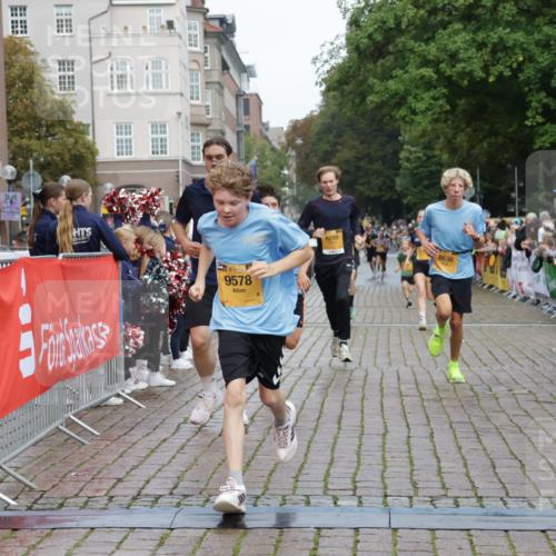 13.09.2026 - Kiel Lauf Yannick Fuchs http://msf.ph/oto/10419284 13.09.2026 09:40:51 Ziel 420, 1630, 5039, 6299, 8493, 8636, 9578, 9726, 10353, 11792, 12225, 1081, 2284, 2695, 2847, 3552, 3694, 3724, 4987, 6563, 7131, 7239, 7730, 9734, 10418, 10971, 11750, 12225, 1593, 1787, 3883, 4137, 8389, 9608, 10202, 2546, 3724, 9734, 10413, 10418, 10825, 10971, 11410, 12715 meine-sportfotos.de