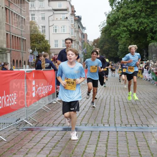 13.09.2026 - Kiel Lauf Yannick Fuchs http://msf.ph/oto/10419294 13.09.2026 09:40:52 Ziel 420, 1630, 1787, 5039, 6299, 8493, 8636, 9578, 9726, 10353, 11792, 420, 1081, 2284, 2695, 2847, 3552, 3694, 3724, 4987, 6563, 7131, 7239, 7730, 9734, 10418, 10971, 11750, 12225, 1593, 3883, 4137, 8389, 9608, 10202, 10974, 2546, 3724, 4987, 9734, 10413, 10418, 10825, 10971, 11410 meine-sportfotos.de