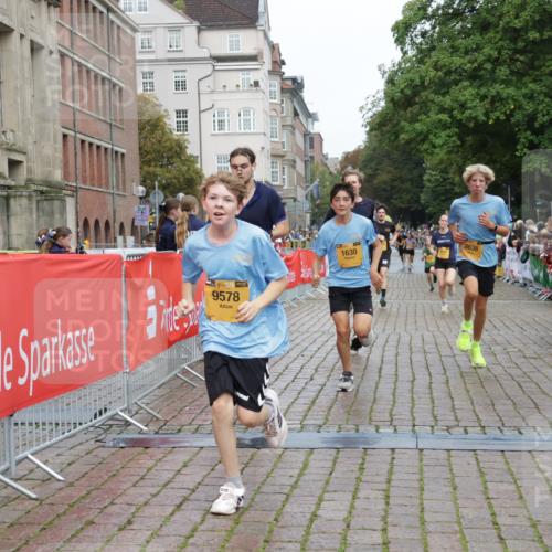 13.09.2026 - Kiel Lauf Yannick Fuchs http://msf.ph/oto/10419302 13.09.2026 09:40:52 Ziel 420, 1630, 1787, 5039, 6299, 8493, 8636, 9578, 9726, 10353, 11792, 420, 1081, 2284, 2695, 2847, 3552, 3694, 3724, 4987, 6563, 7131, 7239, 7730, 9734, 10418, 10971, 11750, 12225, 1593, 3883, 4137, 8389, 9608, 10202, 10974, 2546, 3724, 4987, 9734, 10413, 10418, 10825, 10971, 11410 meine-sportfotos.de