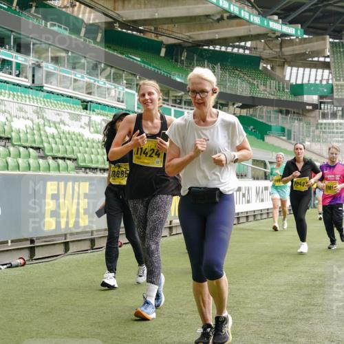 13.09.2026 - 21. swb-Marathon Bremen Michael Burmester http://msf.ph/oto/10419309 13.09.2026 10:43:34 Laufen im Stadion 10002, 10004, 10005, 10148, 10271, 10295, 10303, 10325, 10330, 10335, 10361, 10362, 10395, 10396, 10402, 10459, 10474, 10490, 10491, 10513, 10557, 10572, 10605, 10606, 10629, 10665, 10752, 10756, 10773, 10779, 10784, 10805, 10854, 10880, 10882, 10899, 10900, 10997, 10999, 11026, 11027, 11041, 11078, 11084, 11085, 11090, 11097, 11098, 11140, 11173, 11192, 11217, 11233, 11264, 11274, 11307, 11333, 11337, 11355, 11408, 11448, 11456, 11461, 11482 meine-sportfotos.de