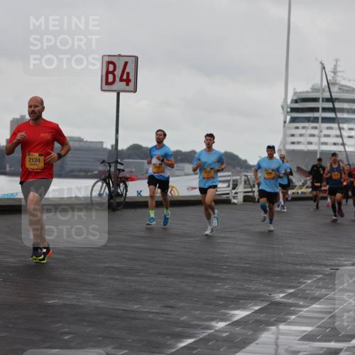 13.09.2026 - Kiel Lauf Andreas Tolksdorf http://msf.ph/oto/10419353 13.09.2026 10:57:23 Kiellinie 2124, 4, 3157, 3 meine-sportfotos.de