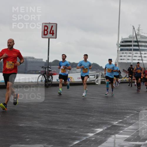 13.09.2026 - Kiel Lauf Andreas Tolksdorf http://msf.ph/oto/10419364 13.09.2026 10:57:23 Kiellinie 2124, 4, 3157, 2231, 3 meine-sportfotos.de