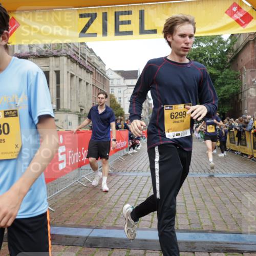 13.09.2026 - Kiel Lauf Yannick Fuchs http://msf.ph/oto/10419367 13.09.2026 09:40:55 Ziel 1630, 1787, 5039, 6299, 8389, 8493, 8636, 9578, 9726, 10202, 11792, 420, 1081, 2284, 2695, 2847, 3552, 3694, 4987, 6563, 7131, 7239, 7730, 10353, 11750, 11792, 12225, 1593, 1966, 3883, 4137, 9608, 10299, 10974, 2284, 3724, 4987, 9734, 10413, 10418, 10825, 10971, 11410 meine-sportfotos.de