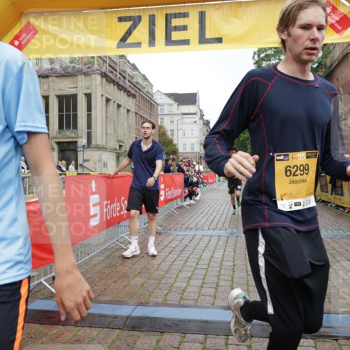 13.09.2026 - Kiel Lauf Yannick Fuchs http://msf.ph/oto/10419371 13.09.2026 09:40:55 Ziel 1630, 1787, 5039, 6299, 8389, 8493, 8636, 9578, 9726, 10202, 11792, 420, 1081, 2284, 2695, 2847, 3552, 3694, 4987, 6563, 7131, 7239, 7730, 10353, 11750, 11792, 12225, 1593, 1966, 3883, 4137, 9608, 10299, 10974, 2284, 3724, 4987, 9734, 10413, 10418, 10825, 10971, 11410 meine-sportfotos.de